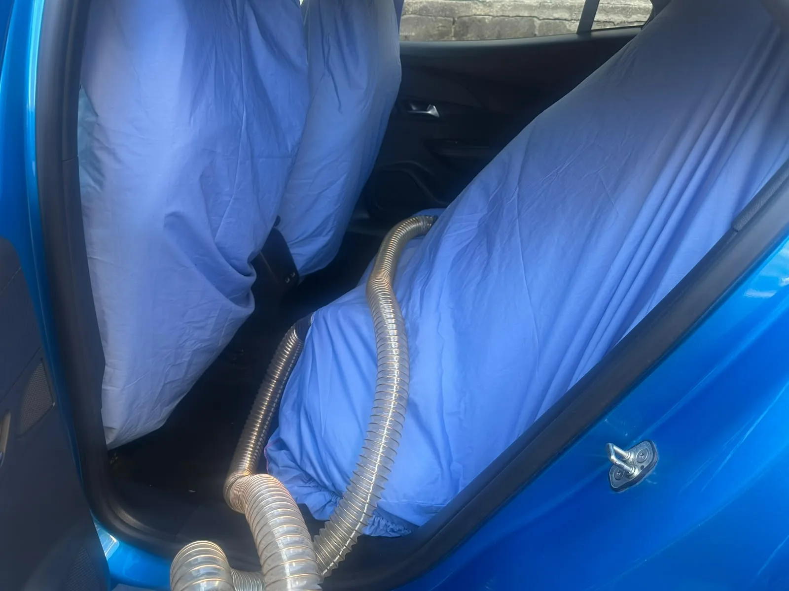 Sistema professionale VaporChic per l'asciugatura termica rapida dei sedili auto anche in inverno Sistema professionale VaporChic per l'asciugatura termica rapida dei sedili auto anche in inverno
