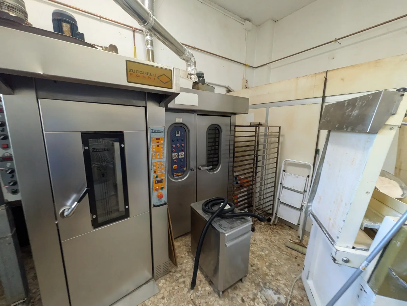 Pulizia e sgrassatura di forni professionali e laboratori alimentari Pulizia e sgrassatura di forni professionali e laboratori alimentari