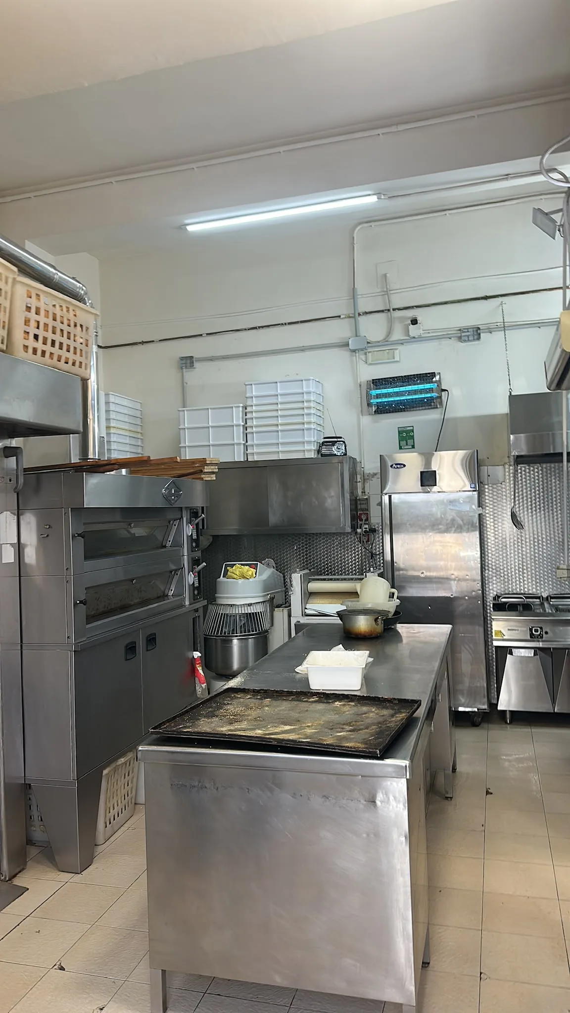 Pulizia completa di laboratorio e cucina industriale Pulizia completa di laboratorio e cucina industriale