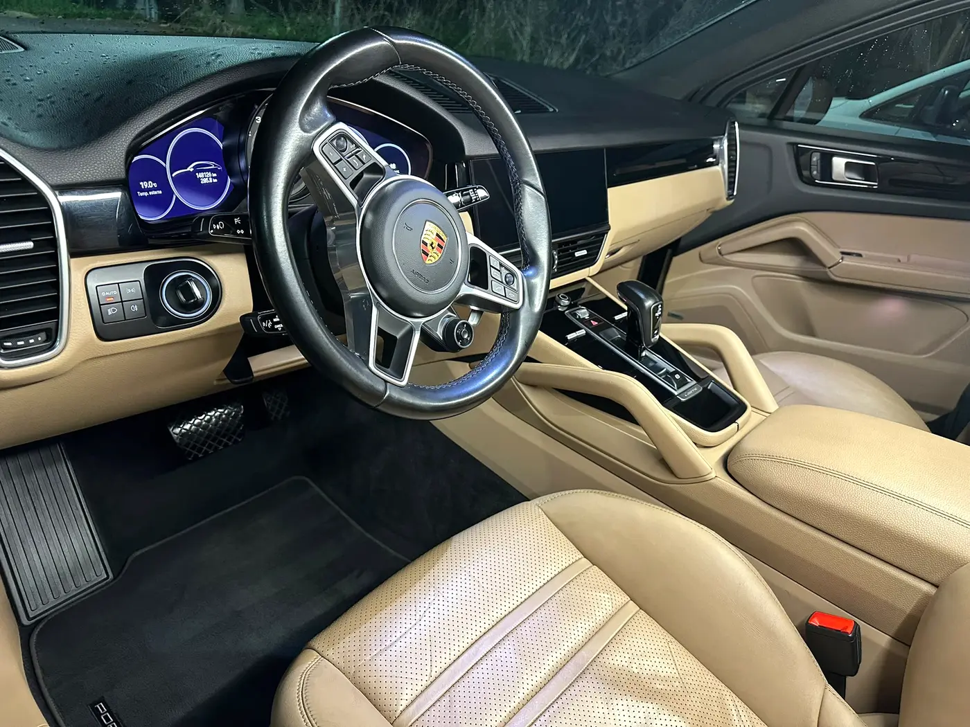 Trattamento Car Detailing su sedile in pelle di una Porsche Trattamento Car Detailing su sedile in pelle di una Porsche