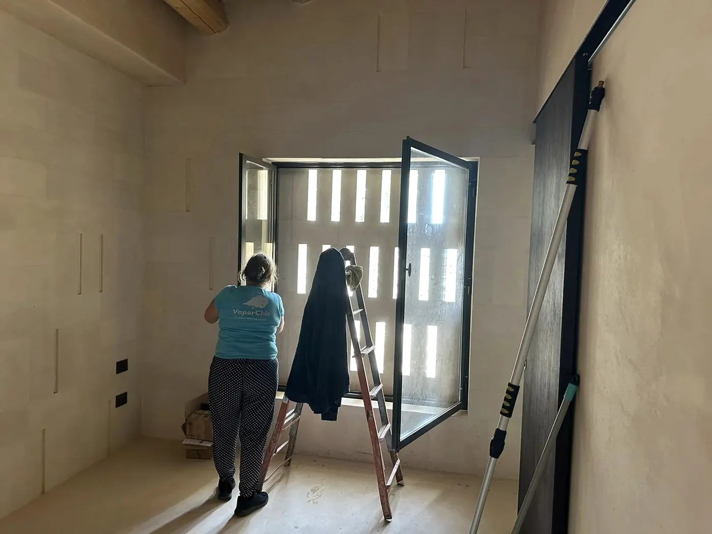 Pulizia accurata di finestre e infissi condominiali Pulizia accurata di finestre e infissi condominiali