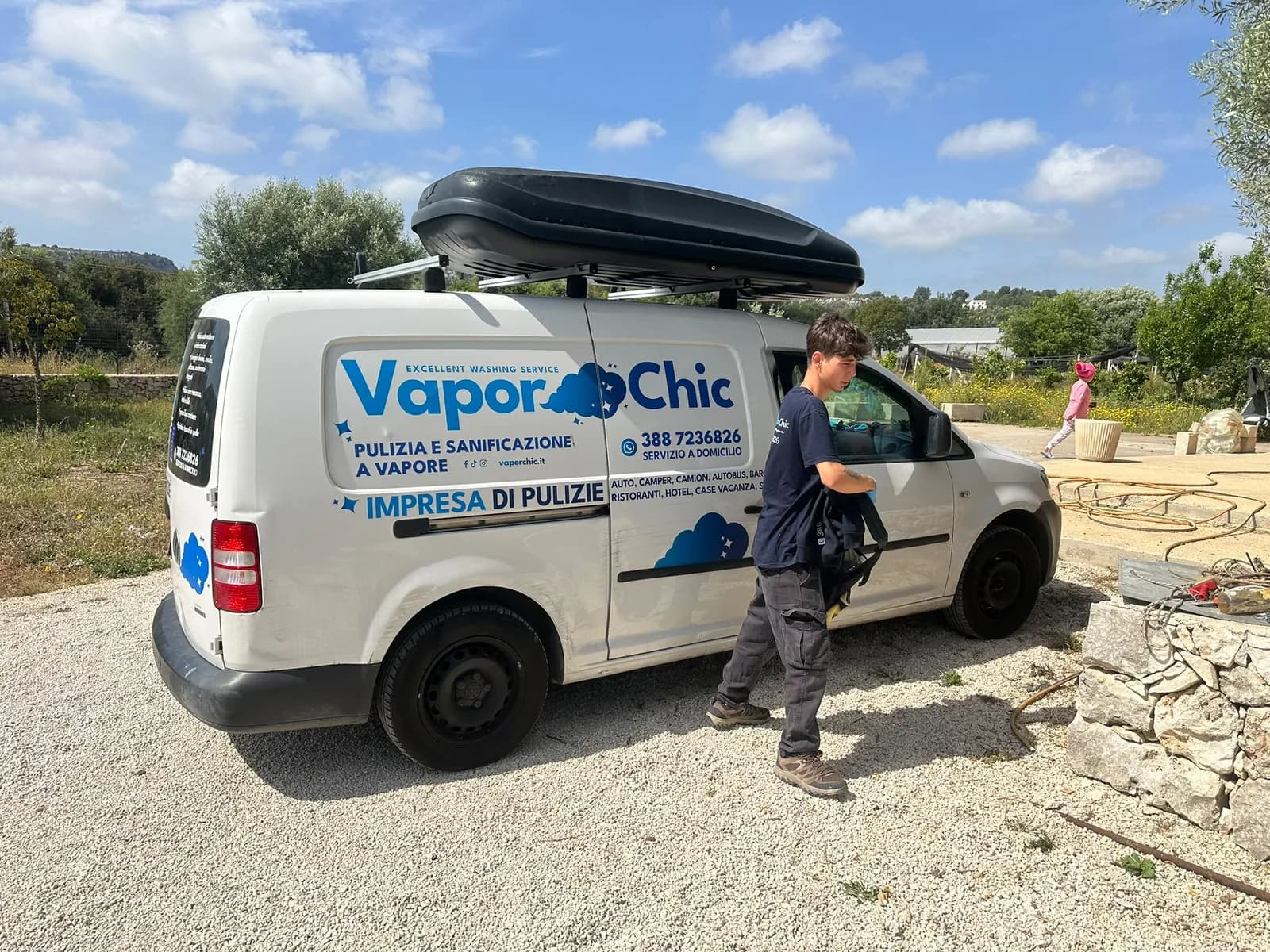 Mezzo attrezzato VaporChic per interventi a domicilio Mezzo attrezzato VaporChic per interventi a domicilio