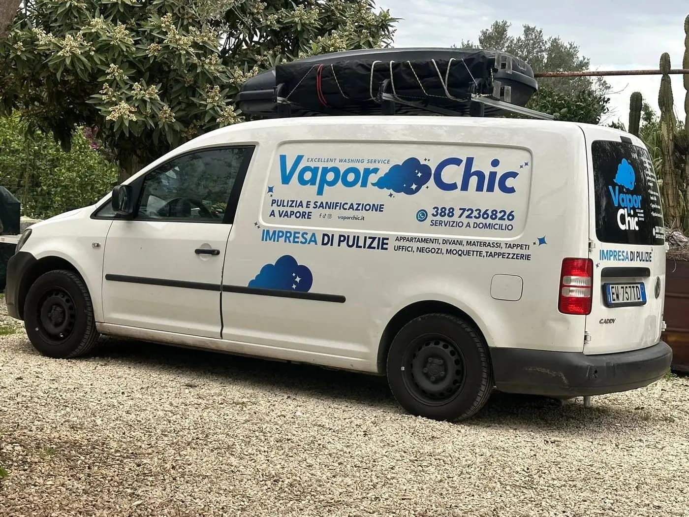 Il furgone attrezzato di VaporChic per gli interventi a domicilio Il furgone attrezzato di VaporChic per gli interventi a domicilio