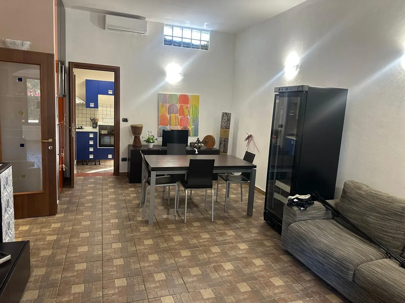 Soggiorno e zona pranzo di una casa dopo la pulizia straordinaria VaporChic Soggiorno e zona pranzo di una casa dopo la pulizia straordinaria VaporChic