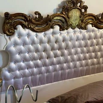Testata da letto molto sporca Testata da letto molto sporca